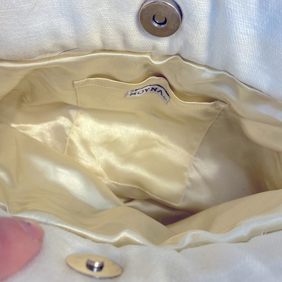 Gorgeous embroidered off white MOYNA clutch - Picture 4 of 5